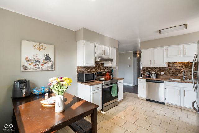 587 N Meridian Street, Greenwood, IN 46143