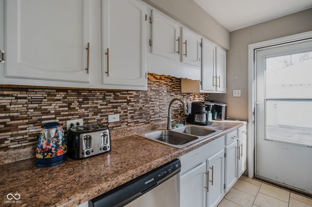 587 N Meridian Street, Greenwood, IN 46143