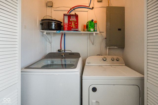 587 N Meridian Street, Greenwood, IN 46143