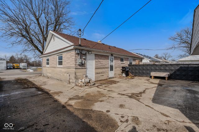 587 N Meridian Street, Greenwood, IN 46143