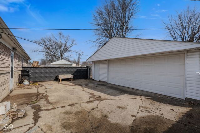 587 N Meridian Street, Greenwood, IN 46143