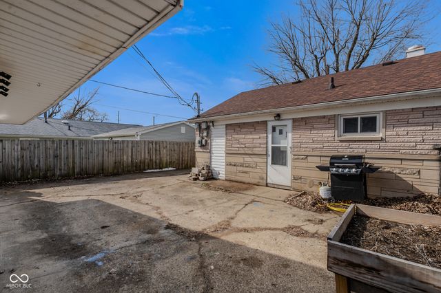 587 N Meridian Street, Greenwood, IN 46143