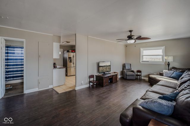 587 N Meridian Street, Greenwood, IN 46143