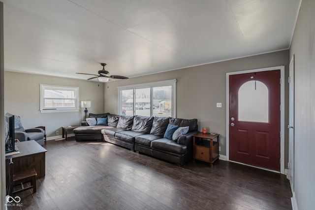 587 N Meridian Street, Greenwood, IN 46143