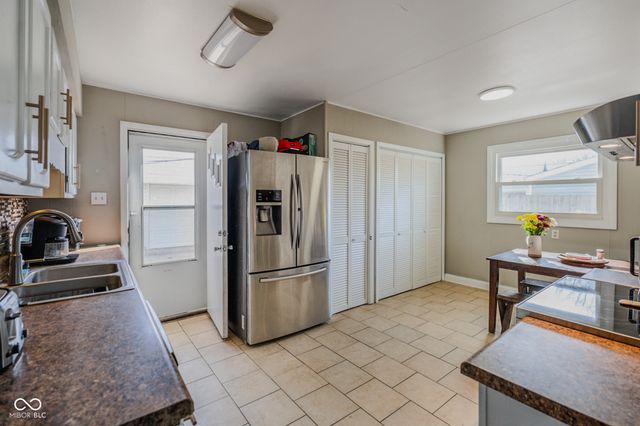 587 N Meridian Street, Greenwood, IN 46143