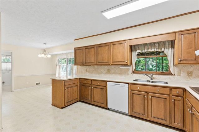 708 Rollingwood Drive, Stone Mountain, GA 30087