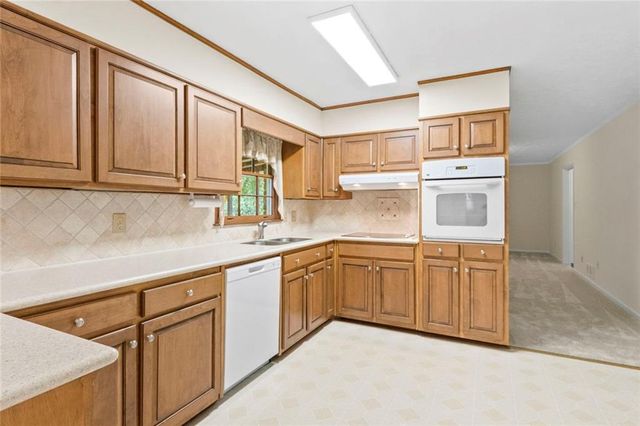 708 Rollingwood Drive, Stone Mountain, GA 30087