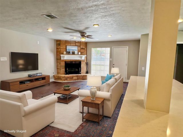 415 Sevenhampton Lane, Houston, TX 77015