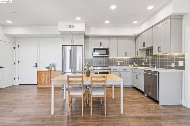 10300 San Pablo Ave 203, El Cerrito, CA 94530