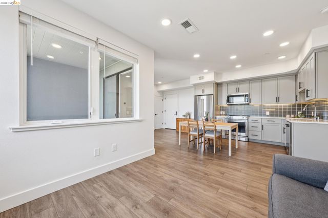 10300 San Pablo Ave 203, El Cerrito, CA 94530