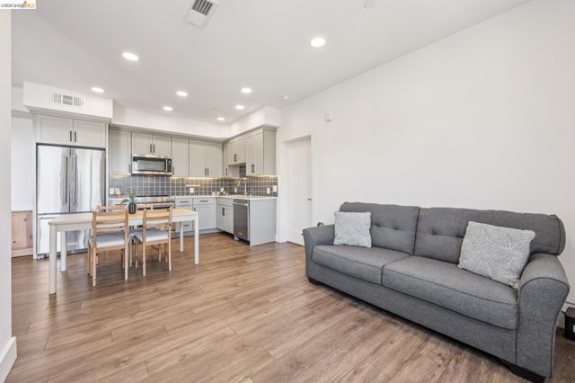 10300 San Pablo Ave 203, El Cerrito, CA 94530