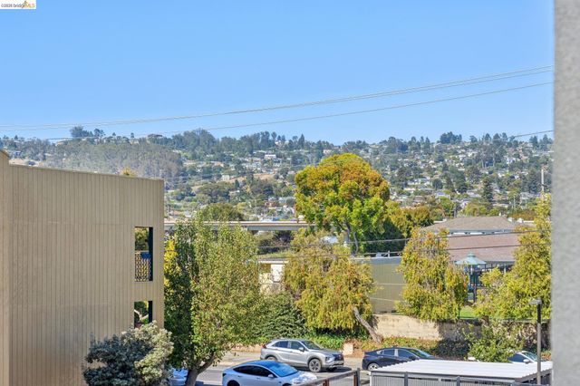 10300 San Pablo Ave 203, El Cerrito, CA 94530
