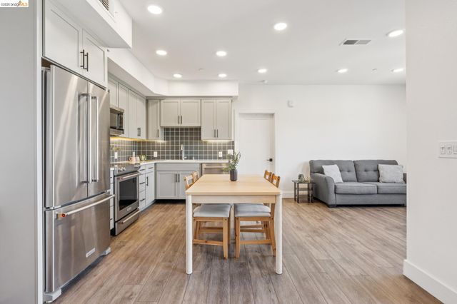 10300 San Pablo Ave 203, El Cerrito, CA 94530