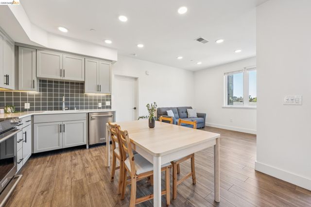10300 San Pablo Ave 203, El Cerrito, CA 94530