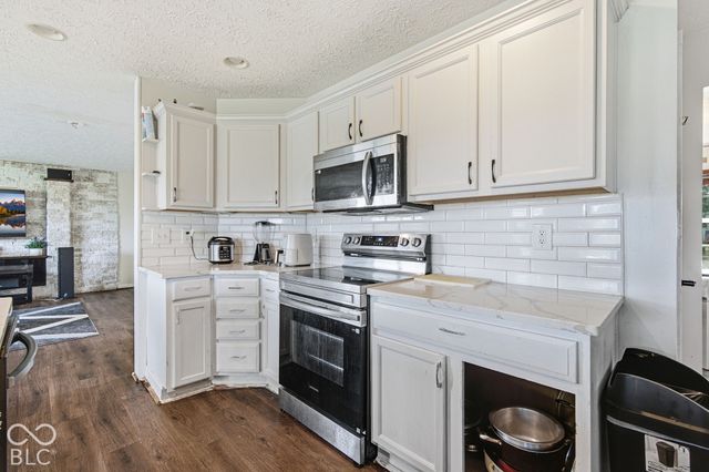1881 Wynnewood Lane, Avon, IN 46123