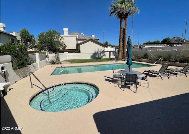 1124 E ROSE Lane 14, Phoenix, AZ 85014