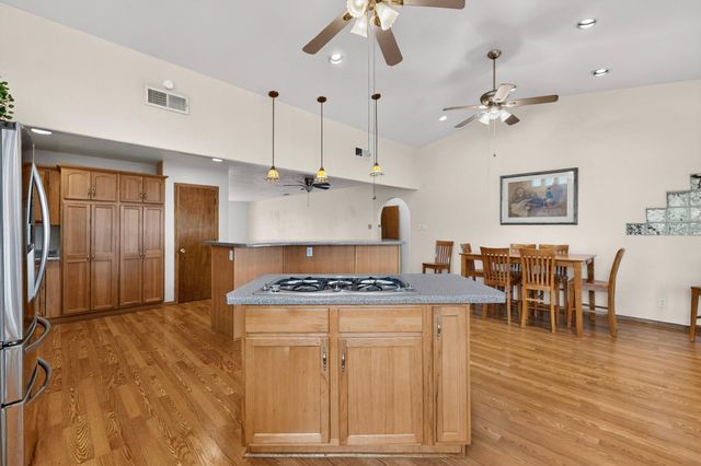 1103 Robin Road SE, Rio Rancho, NM 87124