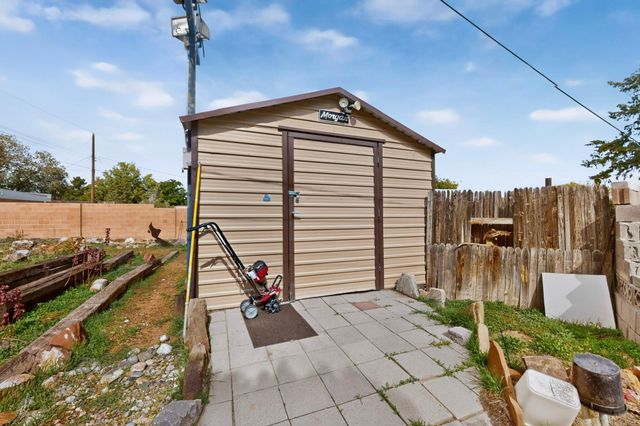 1103 Robin Road SE, Rio Rancho, NM 87124