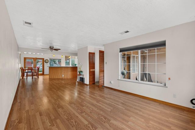 1103 Robin Road SE, Rio Rancho, NM 87124
