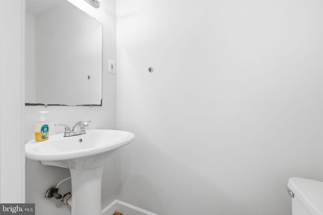 14465 GOLDEN OAK RD, Centreville, VA 20121