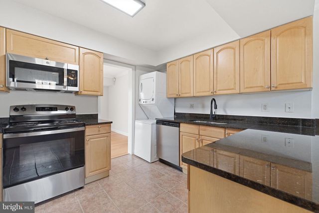 14465 GOLDEN OAK RD, Centreville, VA 20121