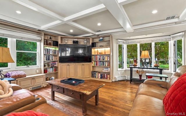 24 Avenue B, Northport, NY 11768