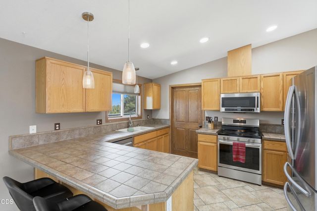 4285 NE Butler Avenue, Redmond, OR 97756