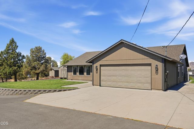 4285 NE Butler Avenue, Redmond, OR 97756