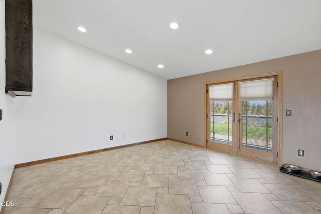 4285 NE Butler Avenue, Redmond, OR 97756