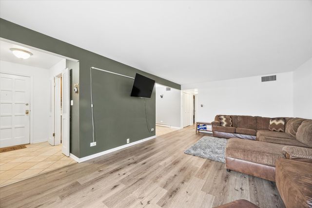 9808 S Karlov Avenue D, Oak Lawn, IL 60453