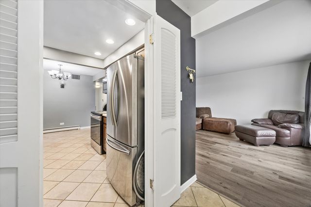 9808 S Karlov Avenue D, Oak Lawn, IL 60453