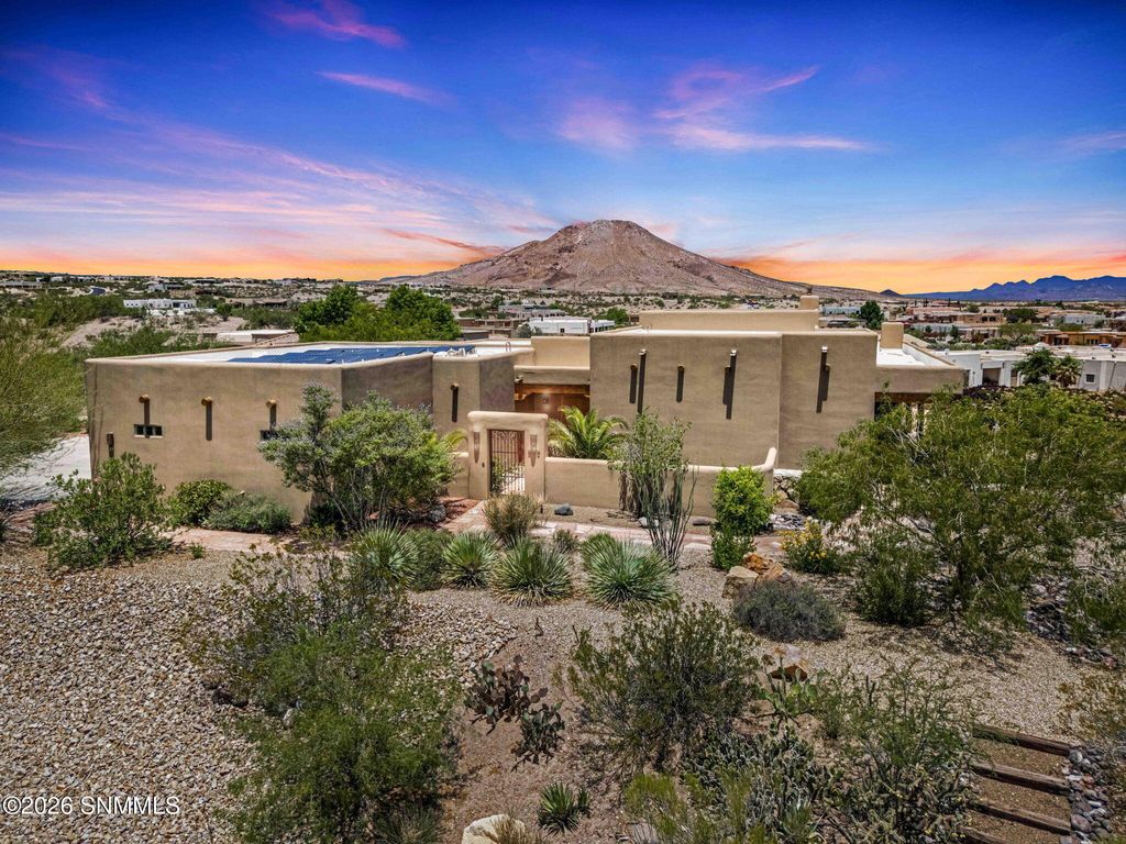 8010 Murano Court, Las Cruces, NM 88007