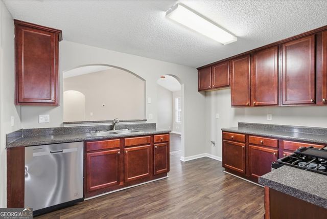 946 Damson Trail, Hampton, GA 30228