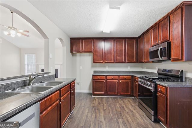 946 Damson Trail, Hampton, GA 30228