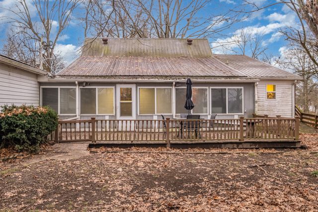 112 Main St, W, Wartrace, TN 37183