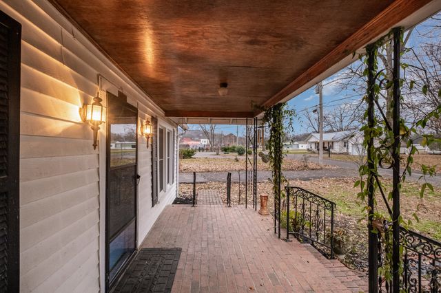 112 Main St, W, Wartrace, TN 37183