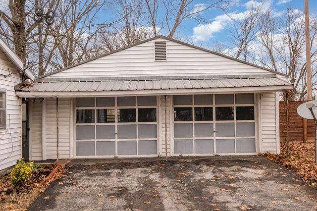 112 Main St, W, Wartrace, TN 37183