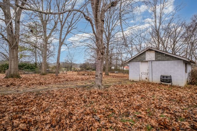 112 Main St, W, Wartrace, TN 37183