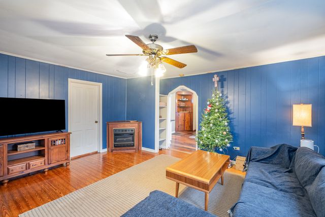 112 Main St, W, Wartrace, TN 37183