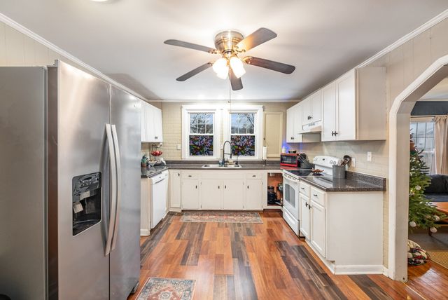 112 Main St, W, Wartrace, TN 37183