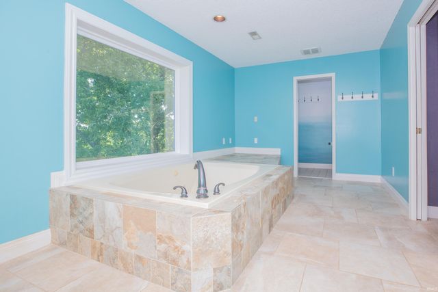 6600 Red Horse Pike, Newburgh, IN 47630