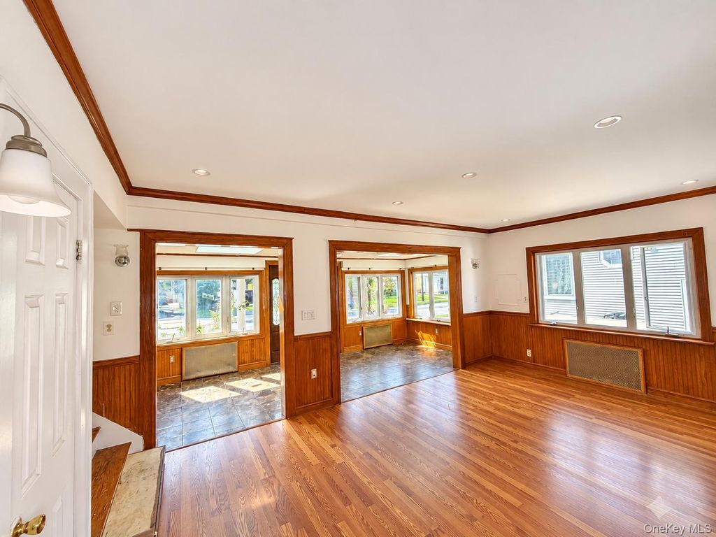 103 E Saint Marks Place, Valley Stream, NY 11580 — photo 2