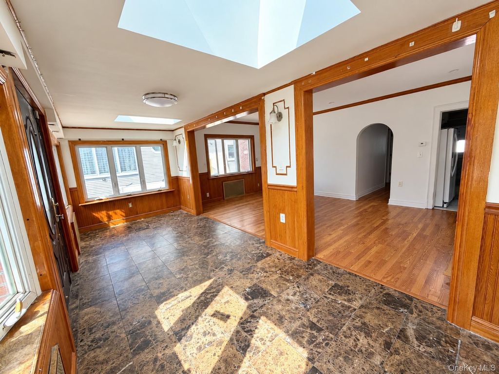 103 E Saint Marks Place, Valley Stream, NY 11580 — photo 4