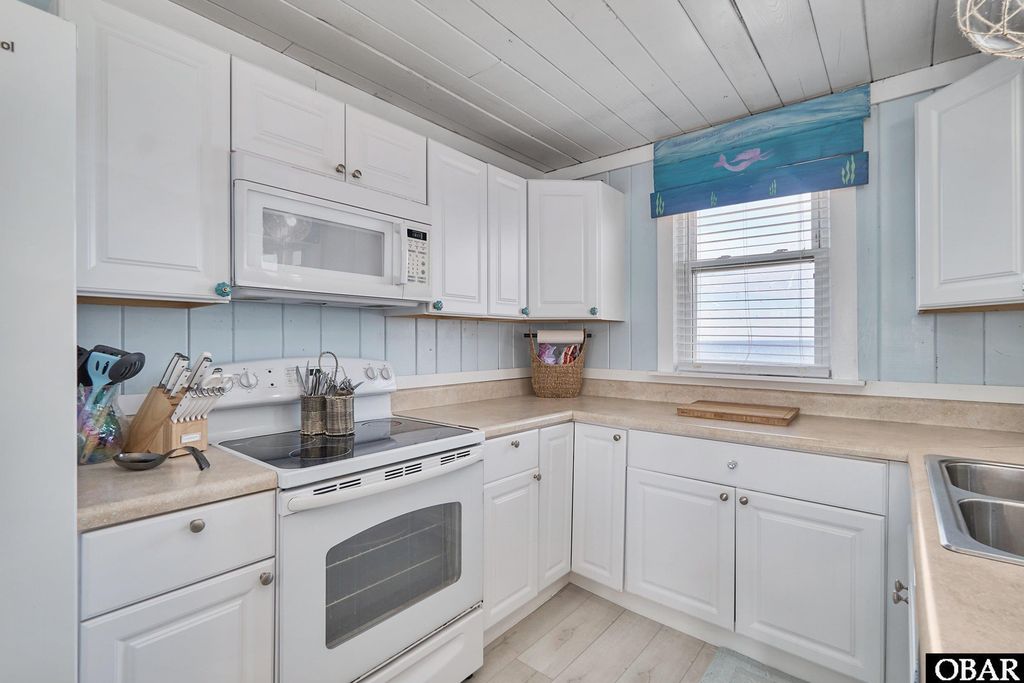 Image 7 of property listing at 4515 N Virginia Dare Trail, Kitty Hawk, NC 27949