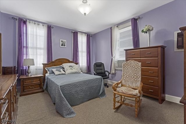 652 54 1St Ave, Elizabeth City, NJ 07202