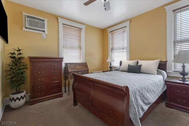 652 54 1St Ave, Elizabeth City, NJ 07202
