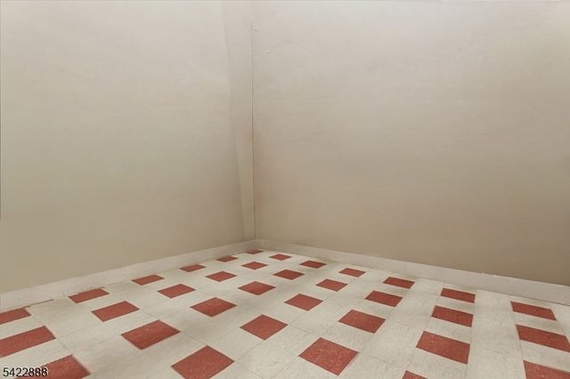652 54 1St Ave, Elizabeth City, NJ 07202