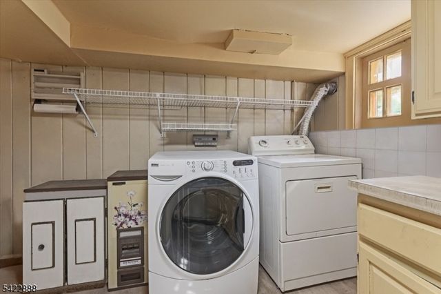 652 54 1St Ave, Elizabeth City, NJ 07202