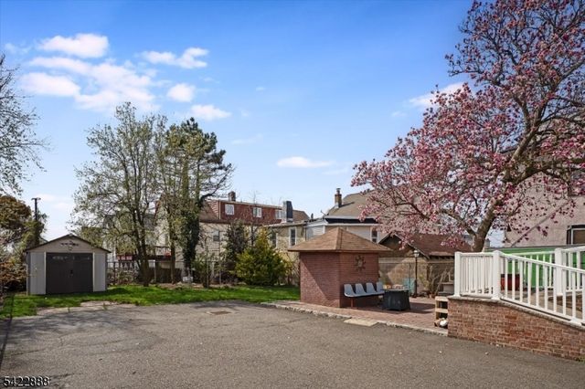 652 54 1St Ave, Elizabeth City, NJ 07202