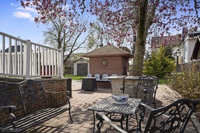 652 54 1St Ave, Elizabeth City, NJ 07202